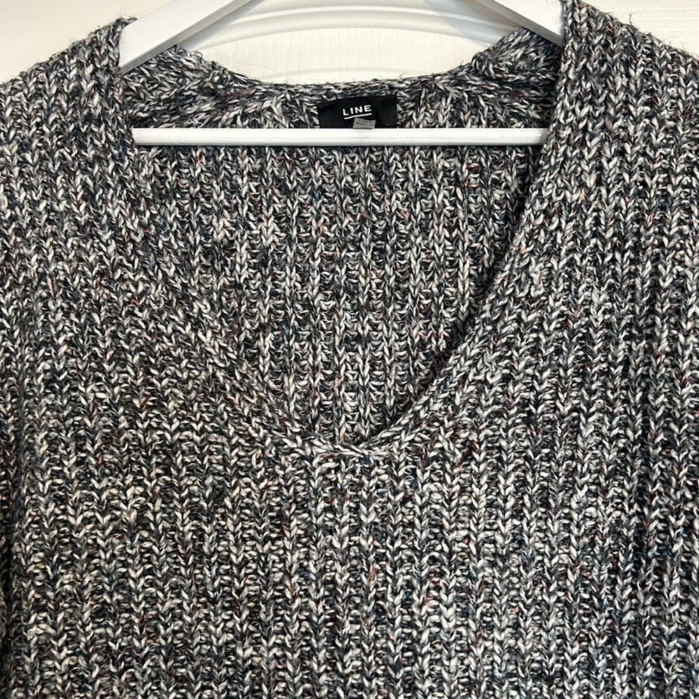 LINE V Neck sweater - M